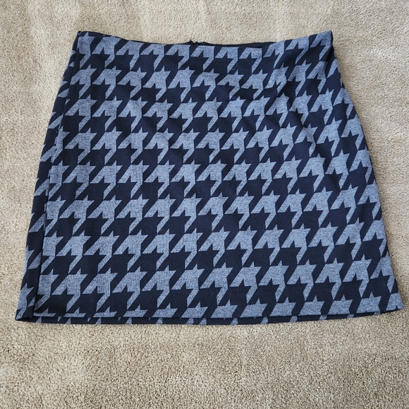 EUC Banana Republic Houndstooth Skirt - Picture 1 of 4
